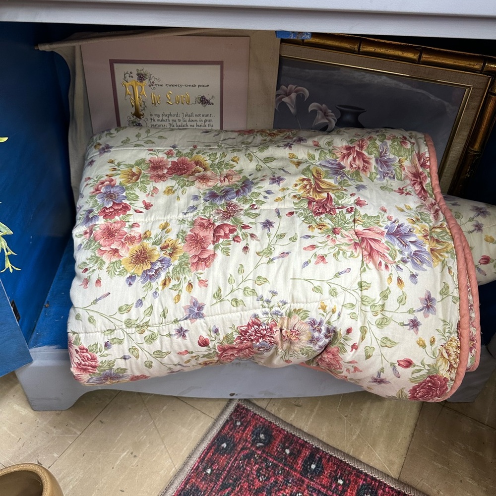 Queen Vintage Floral Quilt Bedding